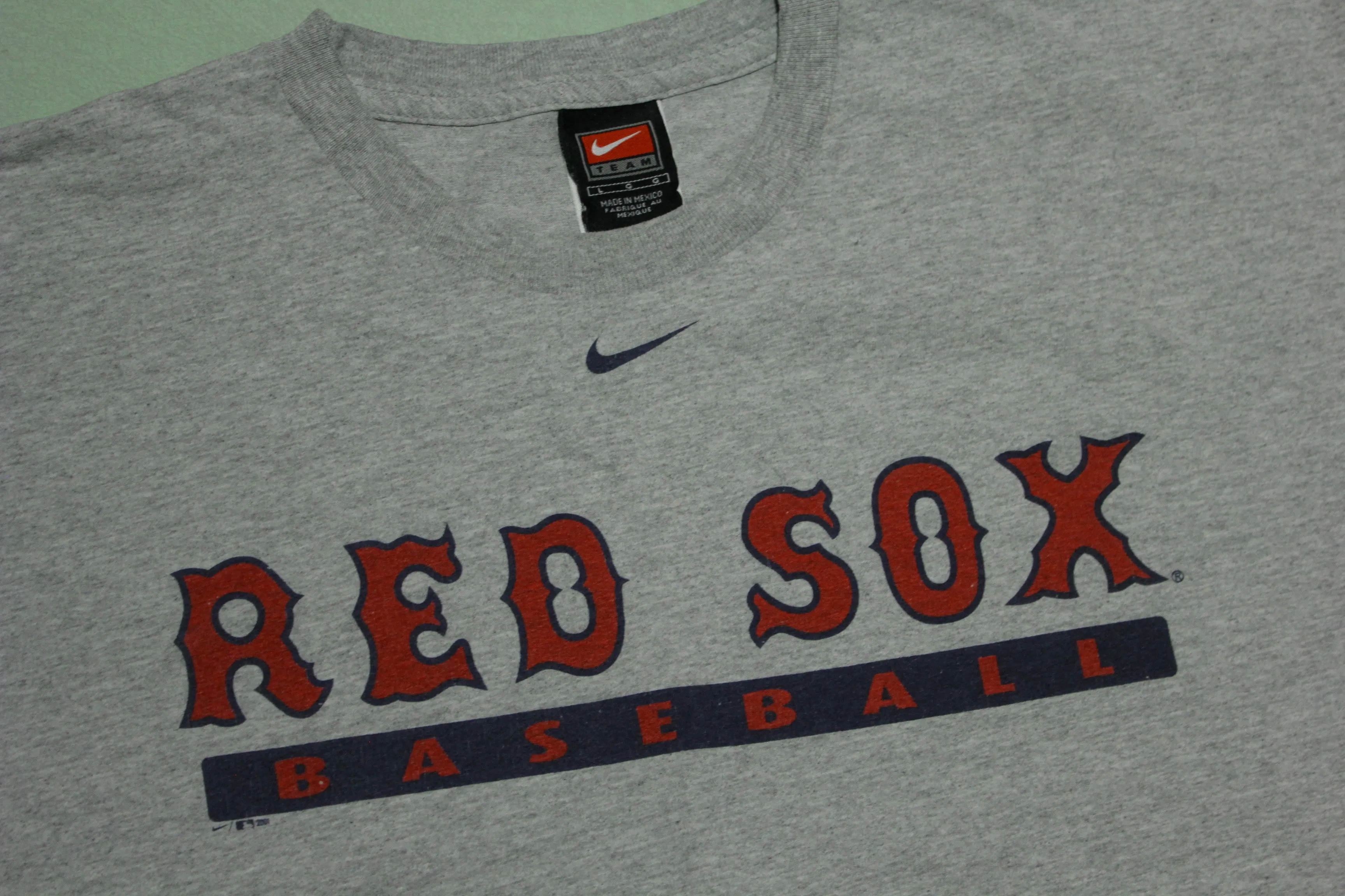 Boston Red Sox Vintage 2001 Nike Swoosh Logo Baseball T-Shirt